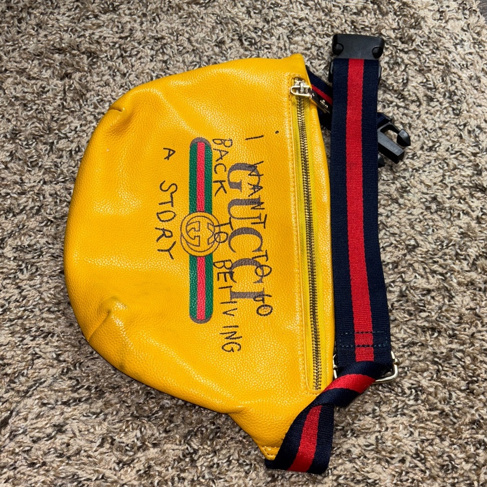 Gucci logo vintage chest/waist bag
